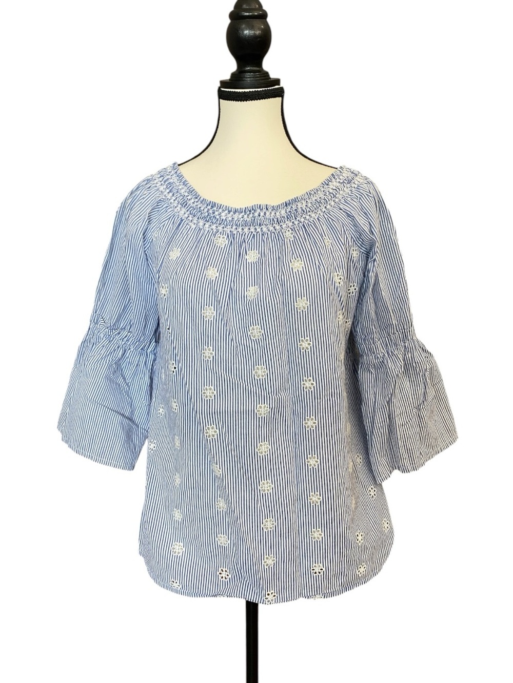 Laura Blue and White Eyelet Peasant Blouse size M summer resort feminine